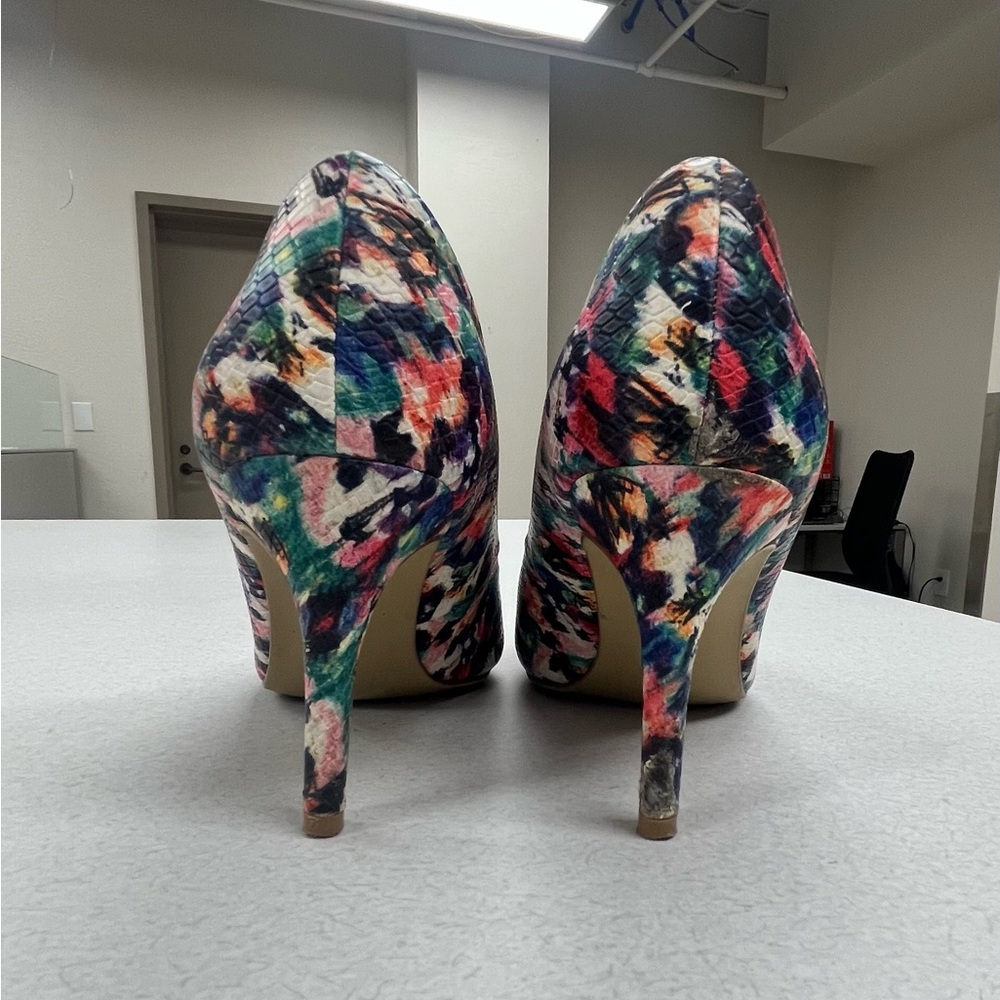 Kelly & Katie Multicolor Floral Pointed-Toe Pumps - Picture 4 of 6